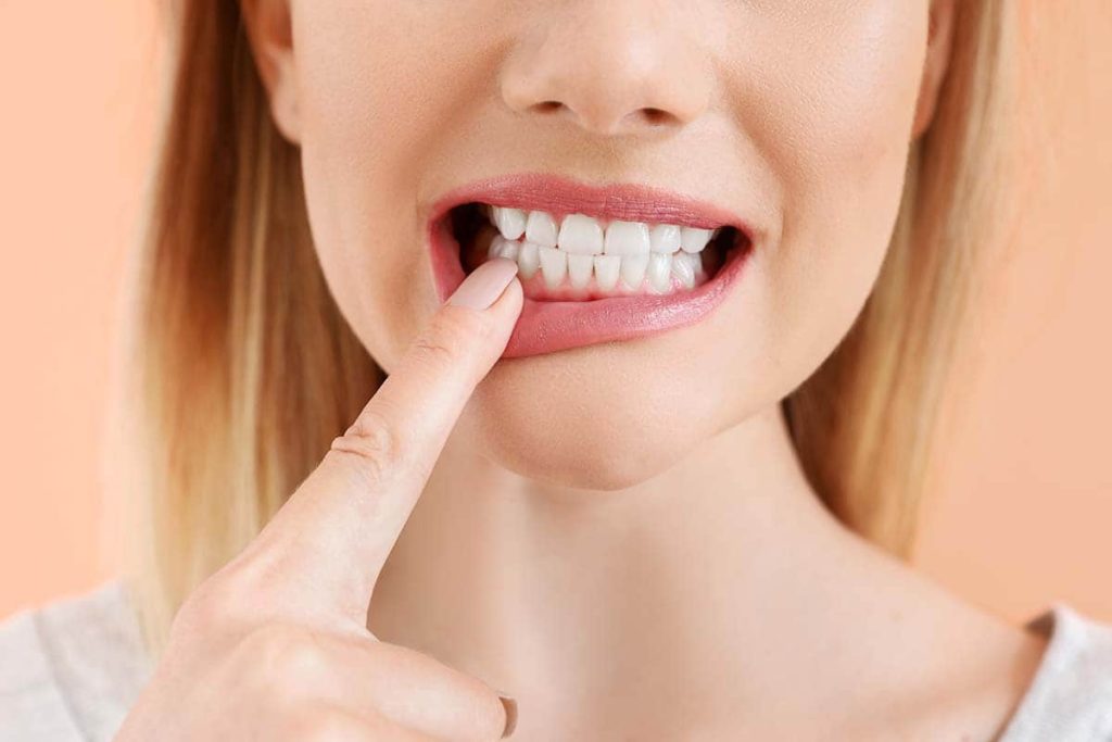 Loose Tooth as an Adult: Causes, Treatment and When to Act